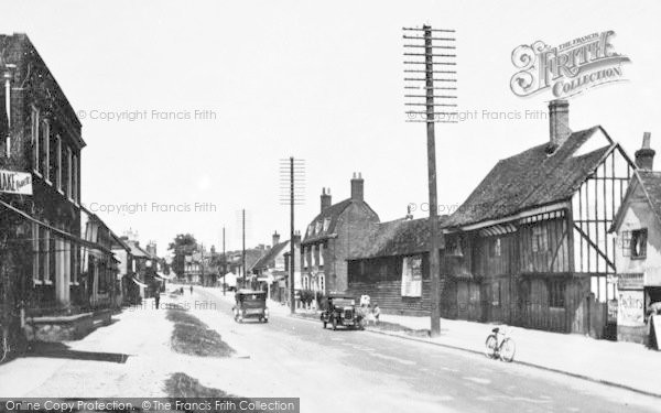 Photo of Newport, The Village 1932