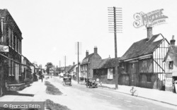 The Village 1932, Newport