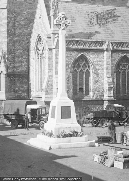 Photo of Newport, War Memorial 1923