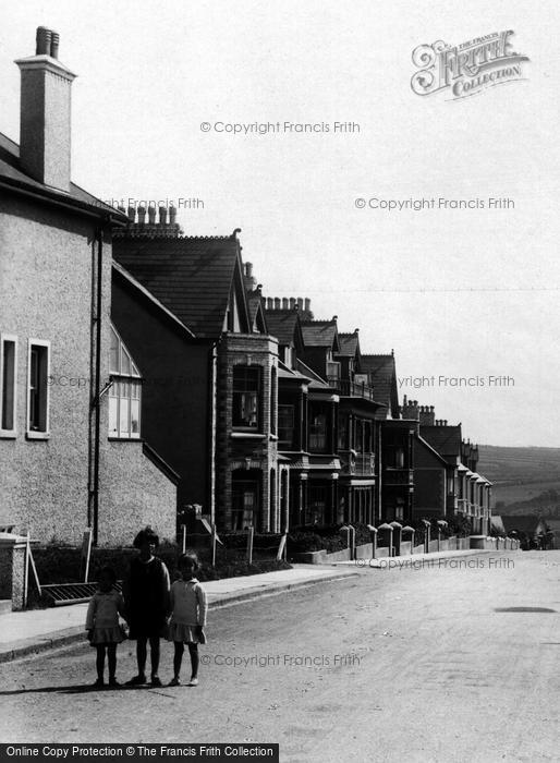 Photo of Newquay, Children On Edgcumbe Avenue 1918