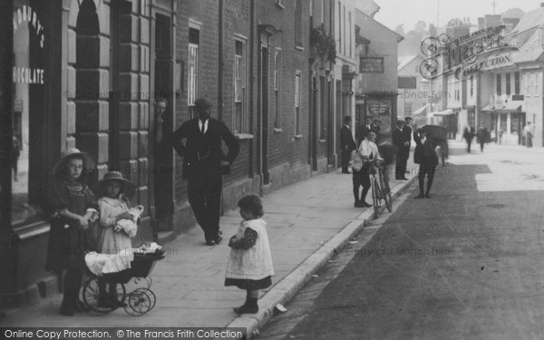 Photo of Newton Abbot, Children In East Street 1906