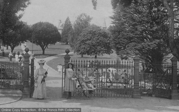 Photo of Newton Abbot, Courtenay Park Gates 1906