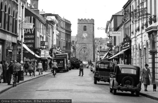 Photo of Newton Abbot, Courtenay Street c.1955