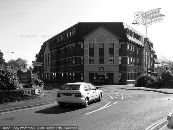 Photo of Newton Abbot, Government Building 2004