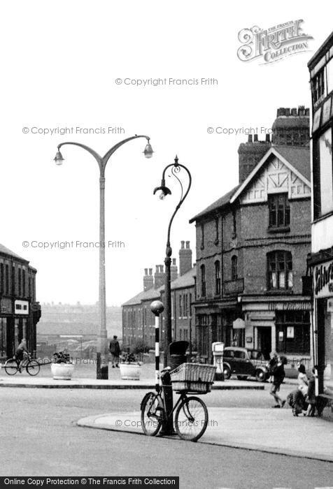 Photo of Normanton, Street Lamp, High Street c.1955