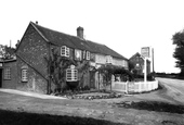 The Queen Victoria c.1950, North Moreton
