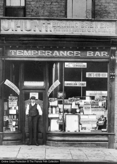 Photo of North Shields, J. Hunt's Temperance Bar, Saville Street c.1910