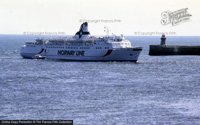 Photo of North Shields, Jupiter Entering The Harbour 1988