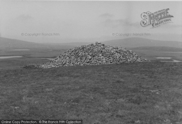 Photo of North Uist, Barpa Langass Cairn 1963