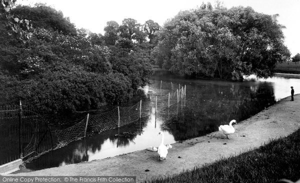 Photo of Northampton, Abington Park 1922