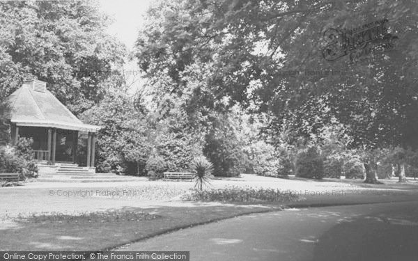 Photo of Northampton, Abington Park Gardens c.1955