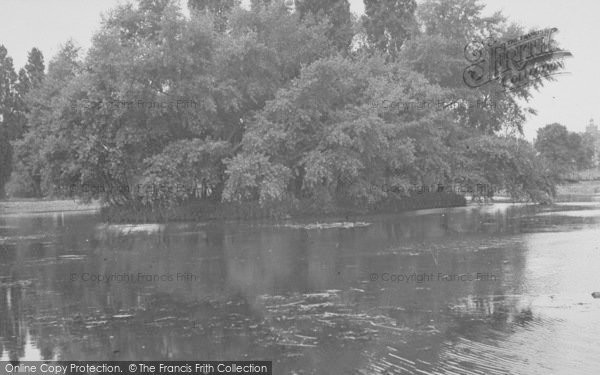 Photo of Northampton, Beckett's Park, The Lake c.1955