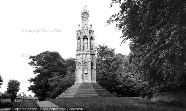 Photo of Northampton, Queen Eleanor's Cross c.1955