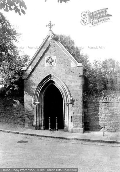 Photo of Northampton, Thomas A Becket Well 1922