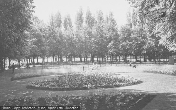 Photo of Northampton, Victoria Park c.1955