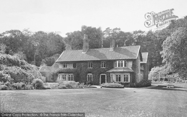 Photo of Northrepps, Northrepps Cottage 1921