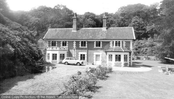 Photo of Northrepps, The Cottage And Country Club c.1965