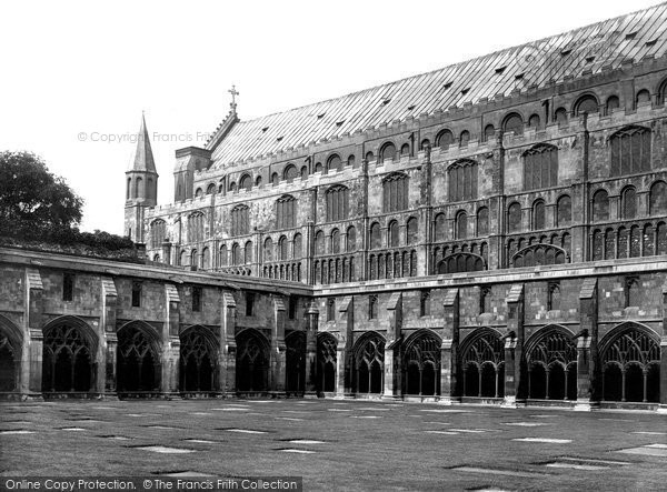 Photo of Norwich, Cathedral Cloister Court 1921