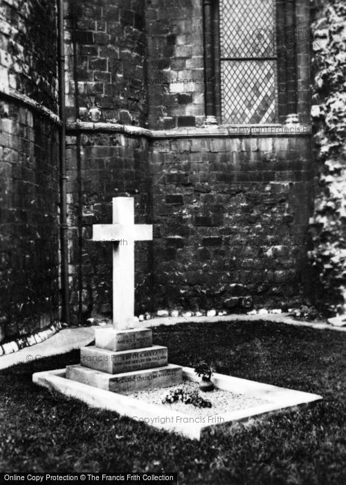 Photo of Norwich, Edith Cavell's Grave c.1935