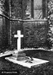 Edith Cavell's Grave c.1935, Norwich