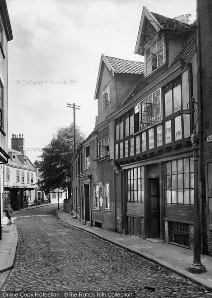 Photo of Norwich, Elm Hill, First Mayor Of Norwich House (1566) 1929
