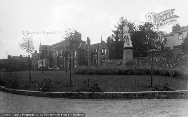 Photo of Norwich, Lord Nelson's Statue In Cathedral Close 1938