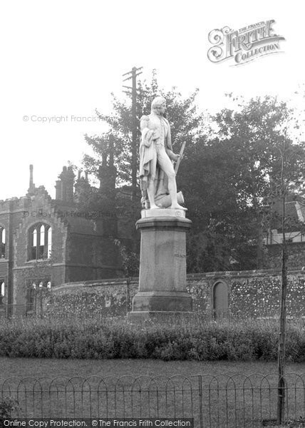 Photo of Norwich, Lord Nelson's Statue In Cathedral Close 1938