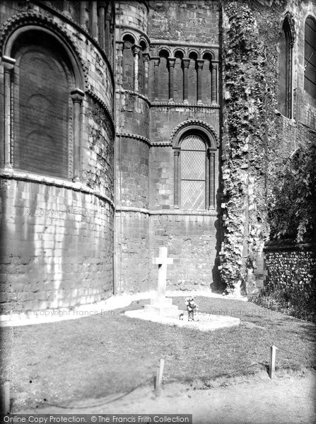 Photo of Norwich, Nurse Cavell's Grave 1929