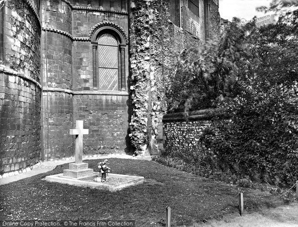 Photo of Norwich, Nurse Cavell's Memorial 1929