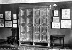 Strangers Hall, Ancient Cabinet 1901, Norwich