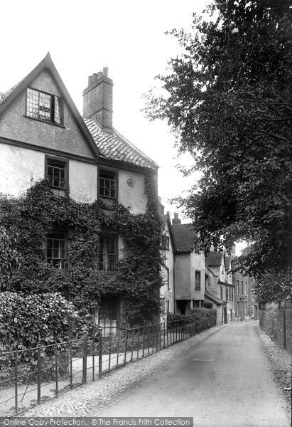 Photo of Norwich, The Cathedral Precincts, Hook's Walk 1922