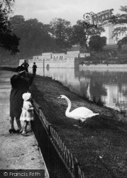 Feeding The Swans 1928, Nottingham