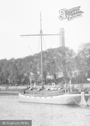 Sailing Barge, The River Trent 1920, Nottingham