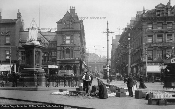 Photo of Nottingham, The Queen Victoria Statue, Market Square 1906
