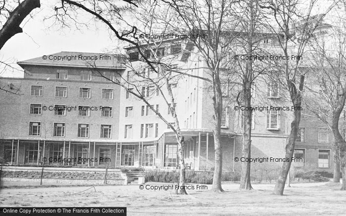 Photo of Nottingham, University, Florence Nightingale Hall c.1955