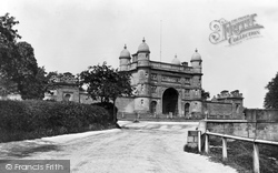 Wollaton Hall Gate 1890, Nottingham