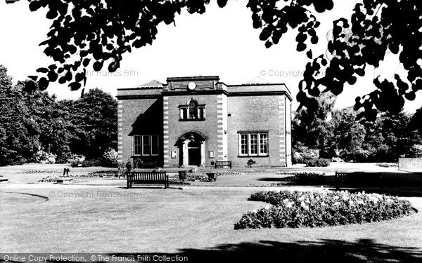 Photo of Nuneaton, Art Gallery And Museum, Riversley Park c.1960