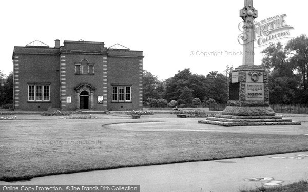 Photo of Nuneaton, Riversley Park, Art Gallery And Museum c.1945