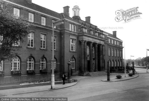 Photo of Nuneaton, Town Hall c.1960