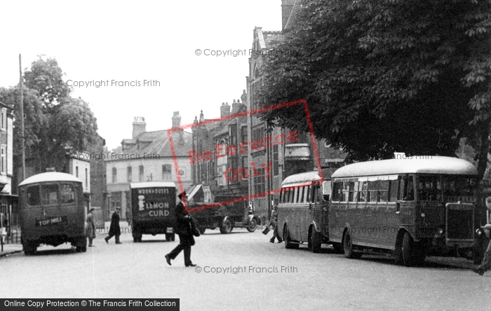 Photo of Nuneaton, Traffic In Bond Gate c.1945