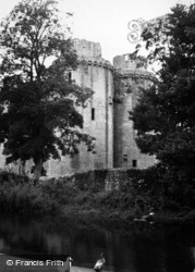 Castle 1949, Nunney