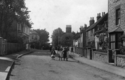 Children In The Village 1908, Nutfield
