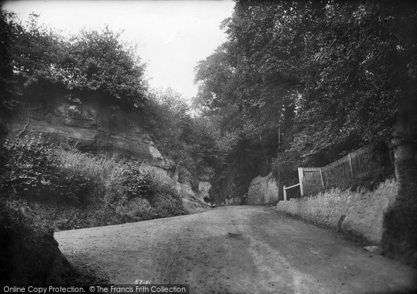 Photo of Nutfield, School Hill 1906
