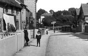 Village Children 1908, Nutfield