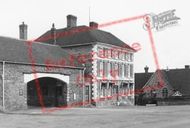 Shelley Arms Hotel c.1960, Nutley