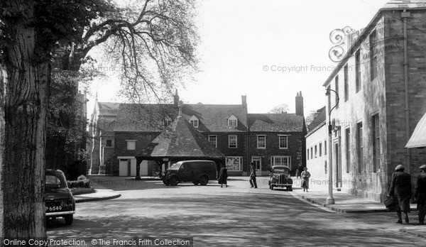 Photo of Oakham, Chapel Close And Buttercross c.1955