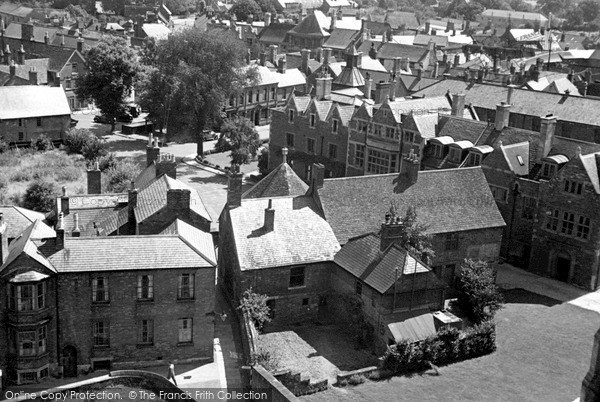 Photo of Oakham, The Town Centre c.1955