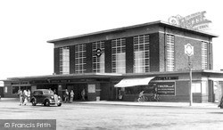 The Underground Station, Bramley Road c.1955, Oakwood