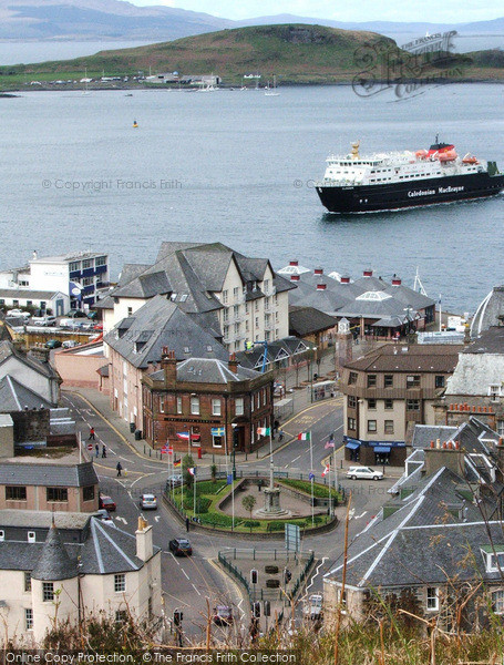 Photo of Oban, Ferry Approaches Argyll Square 2005
