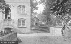 The Mill And An Onlooker 1915, Ockham